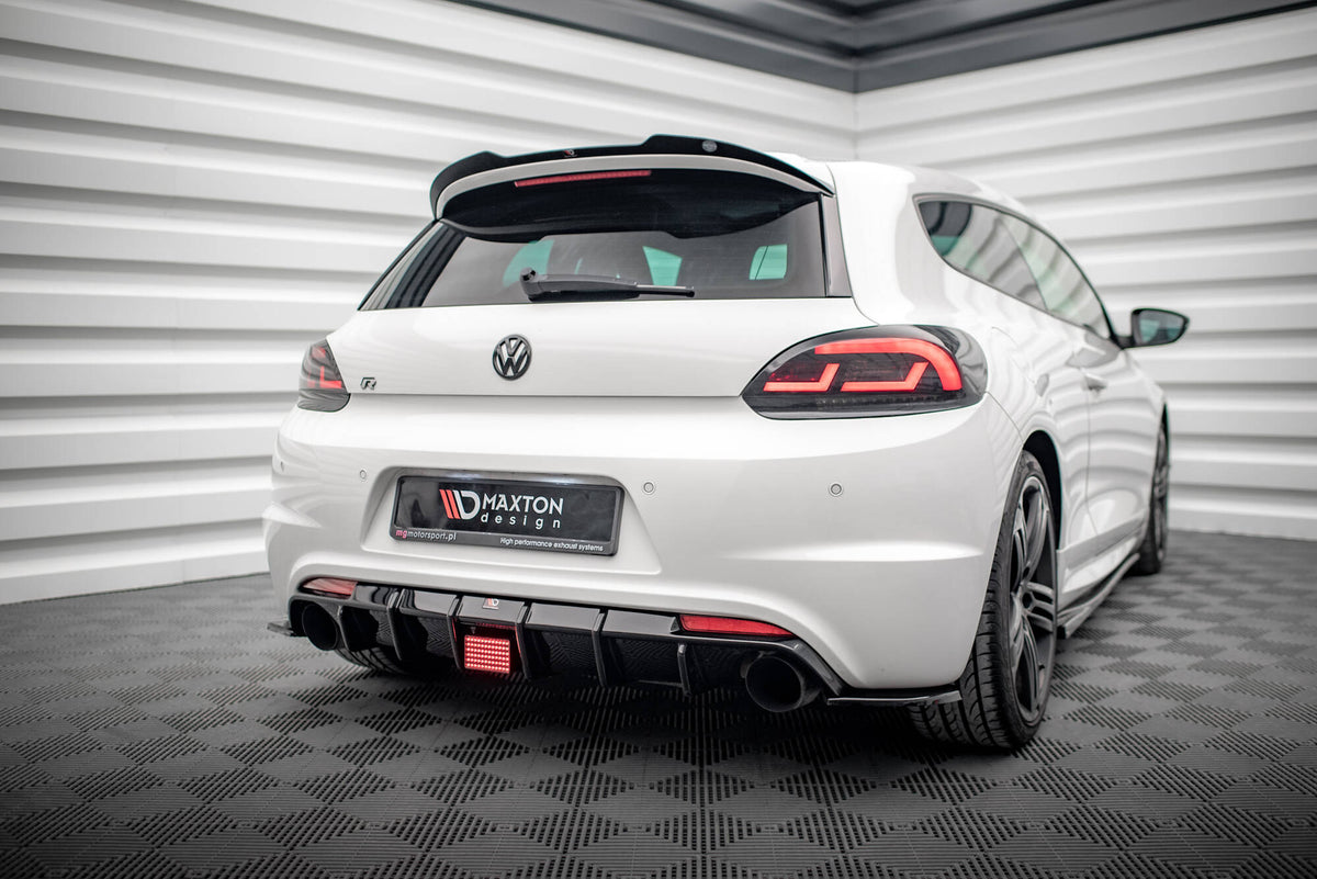 Bremselys fra Maxton Design til Scirocco R i nærbilde av LED-enheten