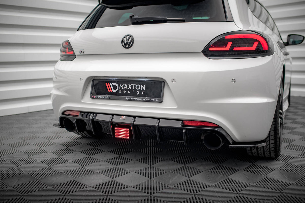 LED-lys for VW Scirocco R Mk3 bakdiffuser vist fra skrå vinkel
