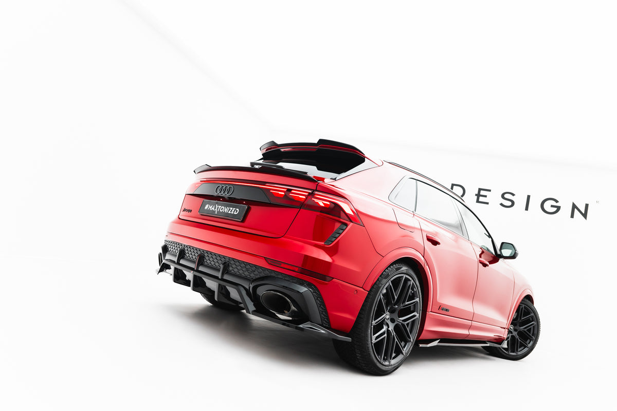 Blank sort spoiler cap montert på bakluke på Audi RSQ8 Mk1 Facelift