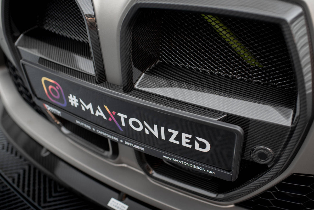 Nærbilde av Carbon Uniform Shape-vev på frontgrill BMW M4 G82