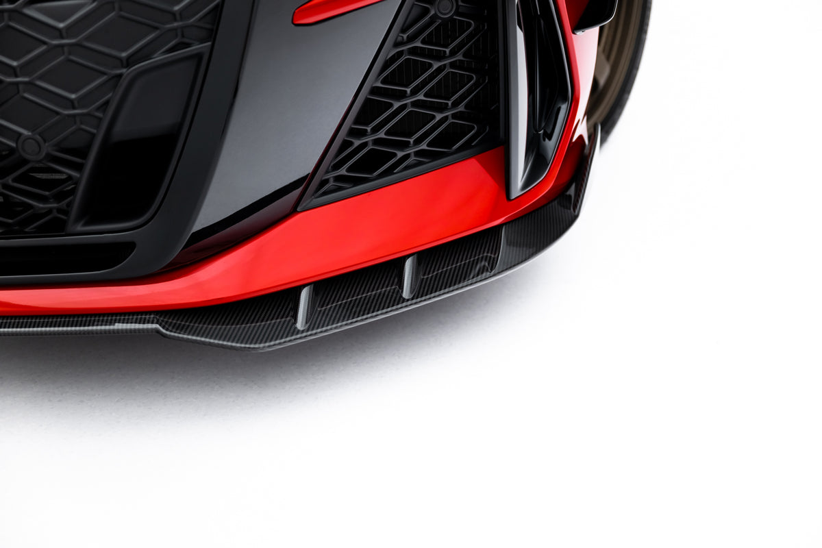 Detalj av monteringshull på karbon frontsplitter for Audi RS3 8Y