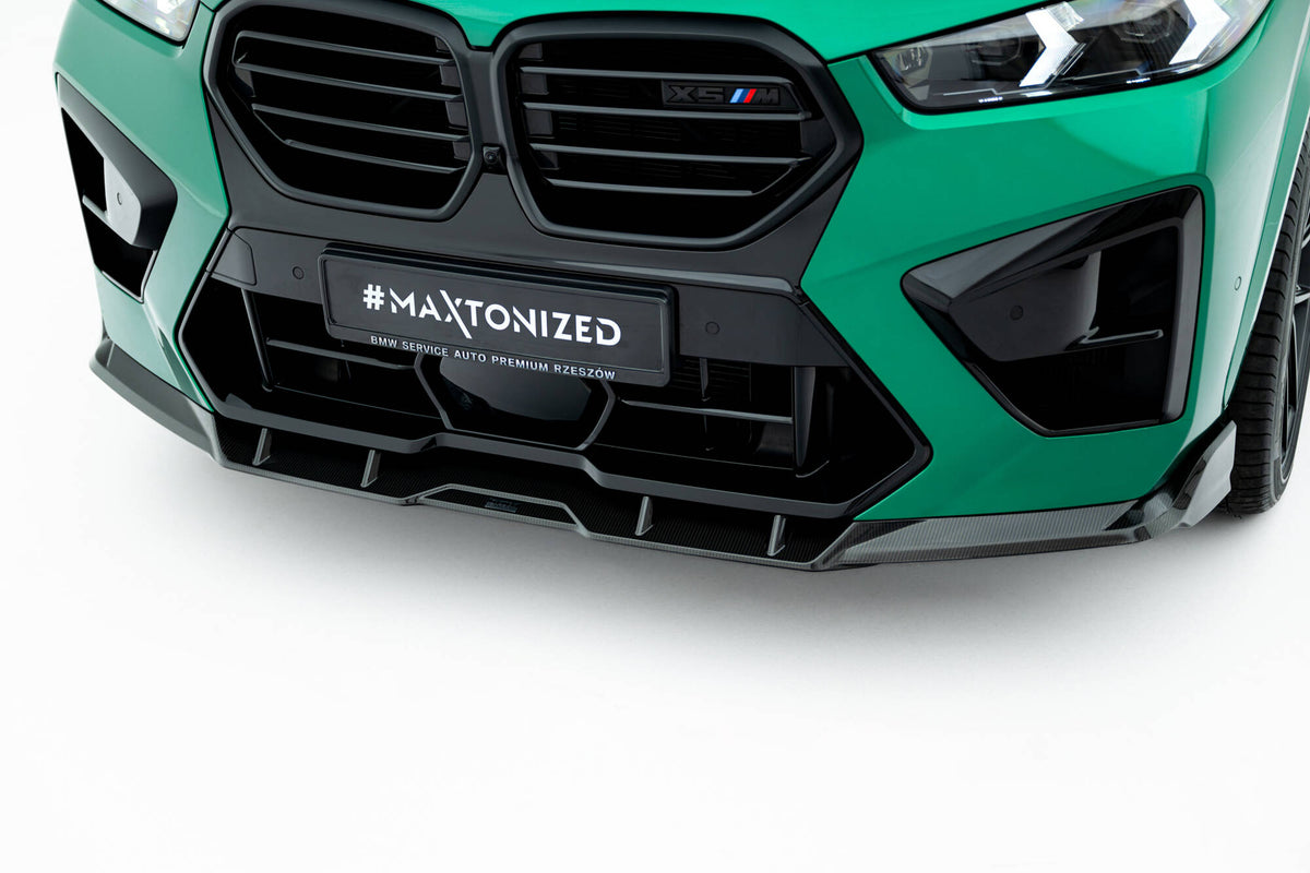 Nærbilde av ensartet karbonmønster på frontsplitter til BMW X5 M F95