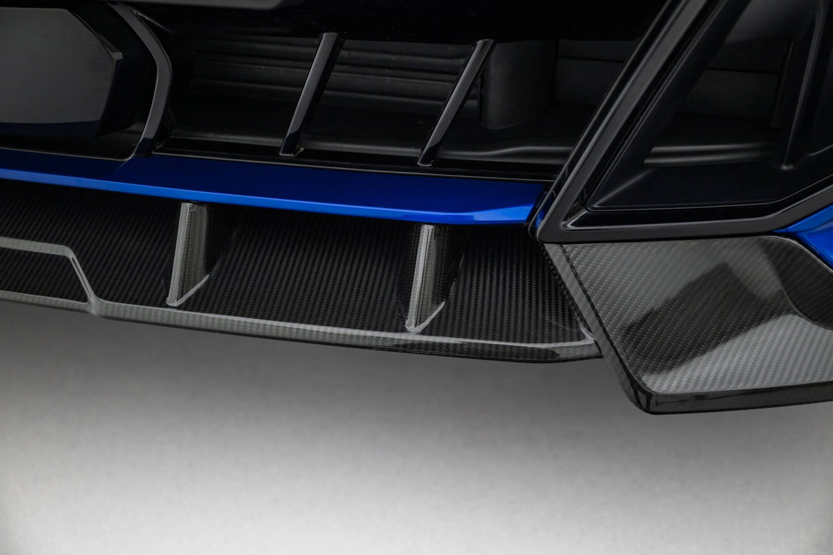 Nærbilde av karbonvev på frontsplitter til BMW X5 M-Pack G05
