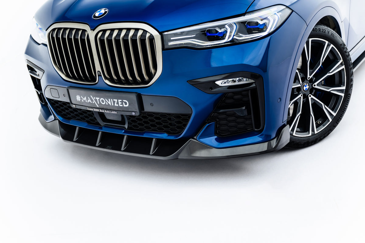 Nærbilde av Carbon Uniform Shape-finish på frontsplitter til BMW X7 G07
