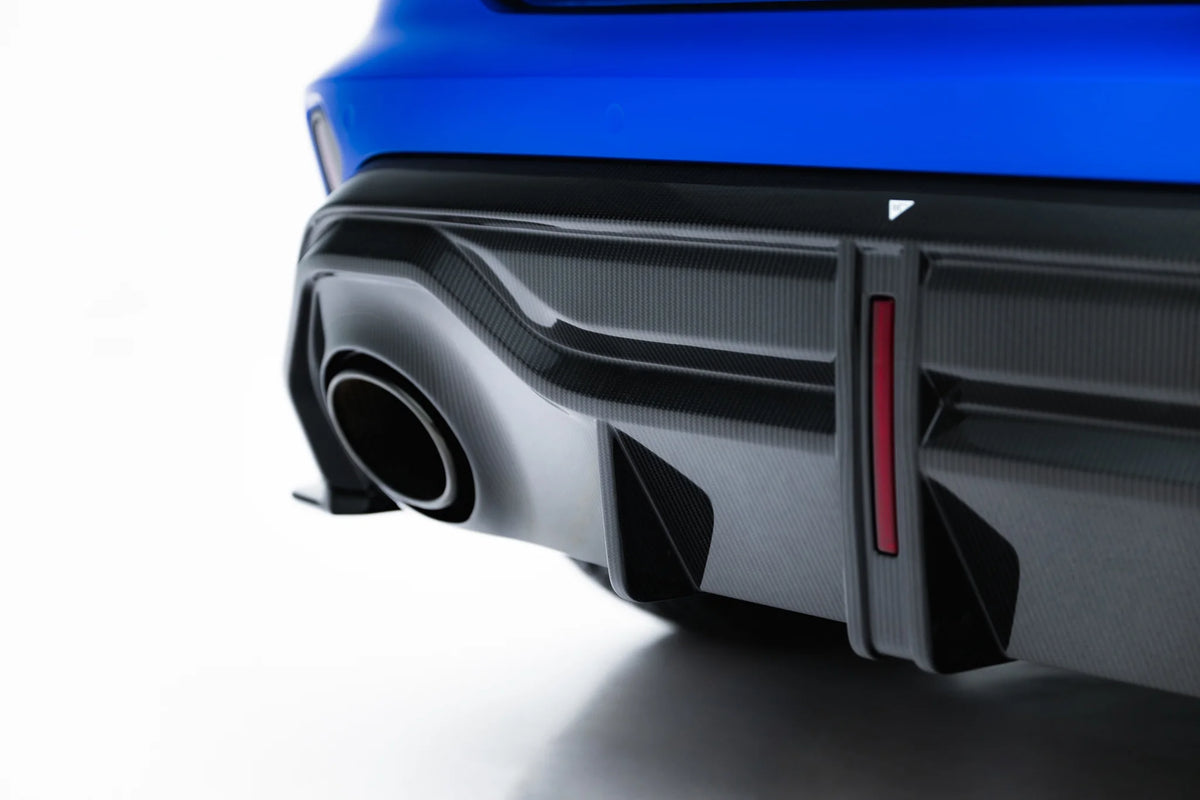 Nærbilde av Carbon Uniform Shape-finish på diffuser til RS3 Sportback 8Y