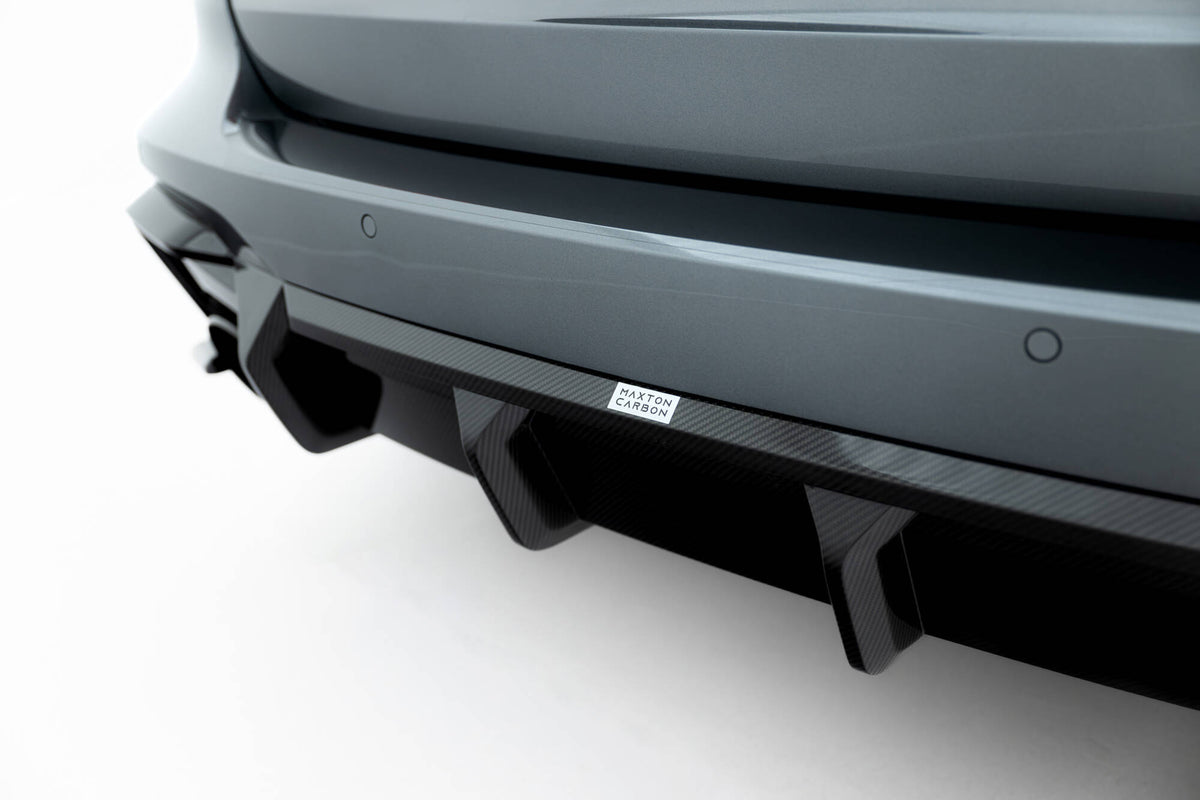 Prepreg karbon diffuser montert på Audi RS6 C8 Facelift