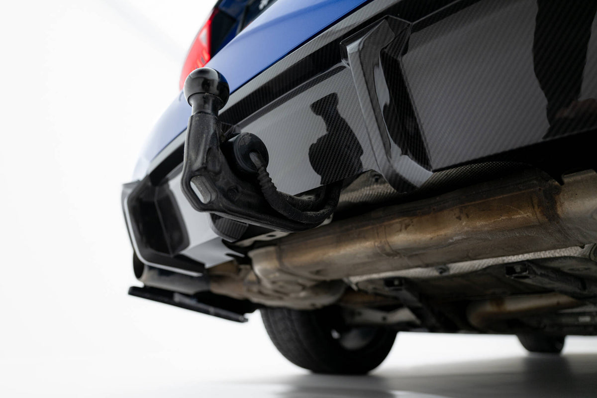 Nærbilde av Carbon Uniform Shape-finish på diffuser til Audi RS6 C8