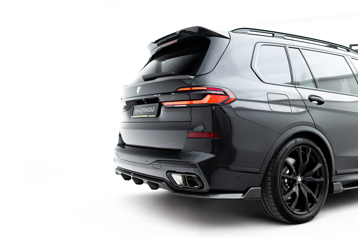 Detaljbilde av Carbon Uniform Shape-mønster på BMW X7 diffuser
