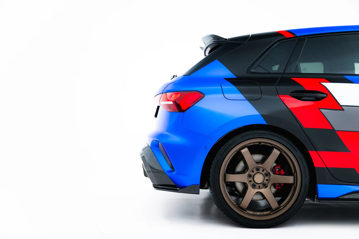 Sidesplittere bak montert på bakre støtfanger på Audi RS3 Sportback 8Y Facelift