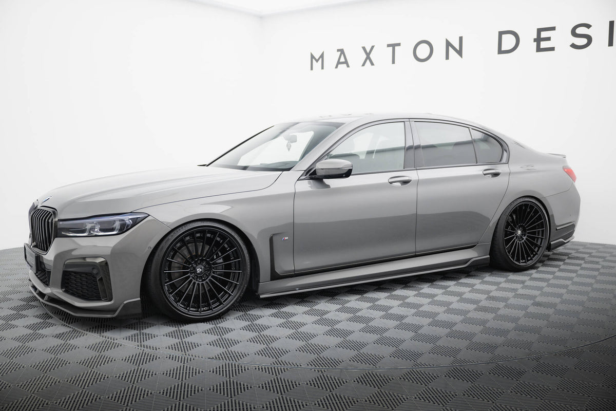 Nærbilde av karbonstruktur på sideskjørt til BMW 7-serie G11 Facelift