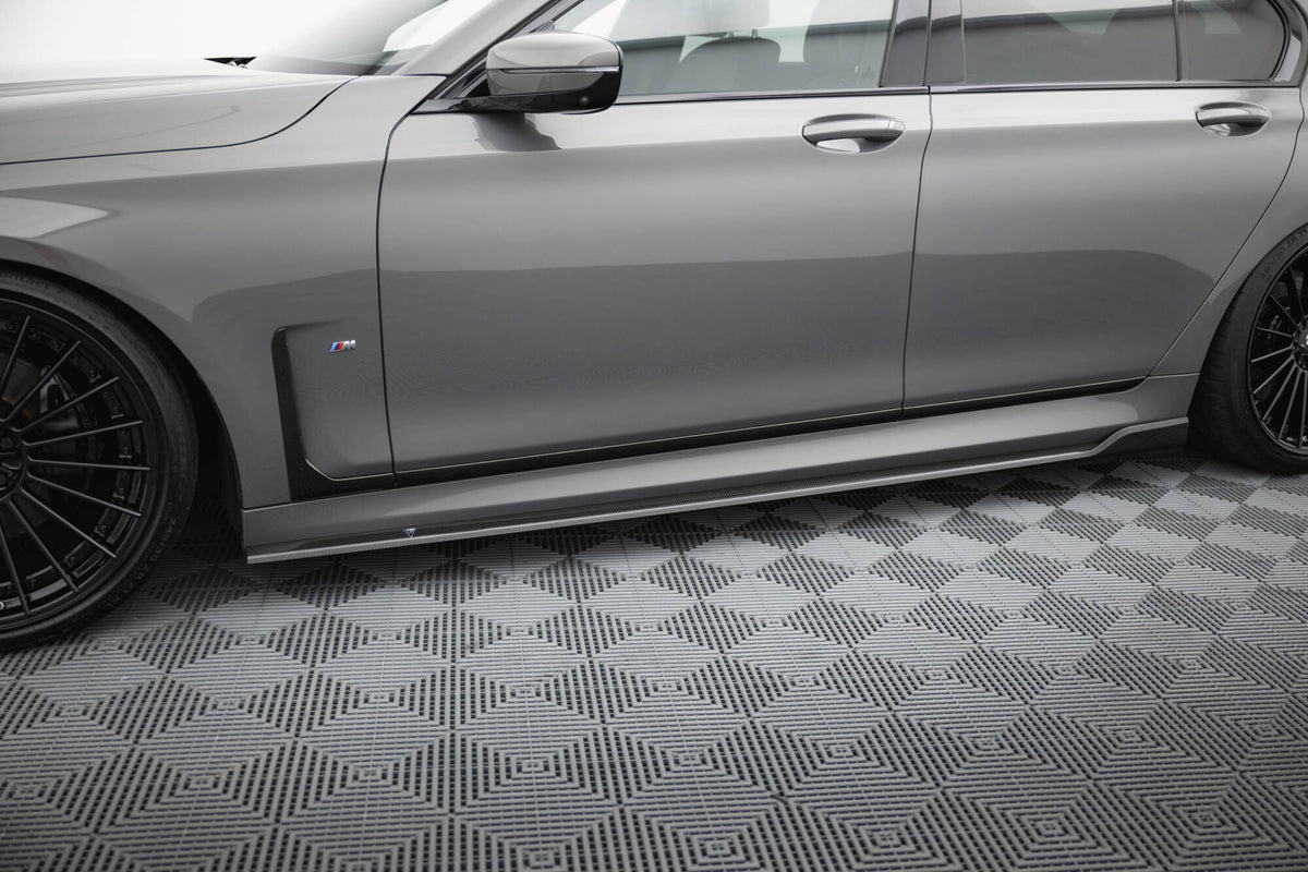 Sideskjørt i karbonfiber til BMW 7-serie M-Pack G11 Facelift montert på bil