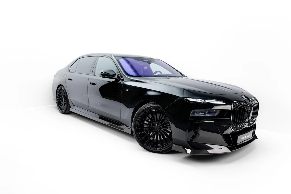 Nærbilde av karbonvev på sideskjørt til BMW i7 G70