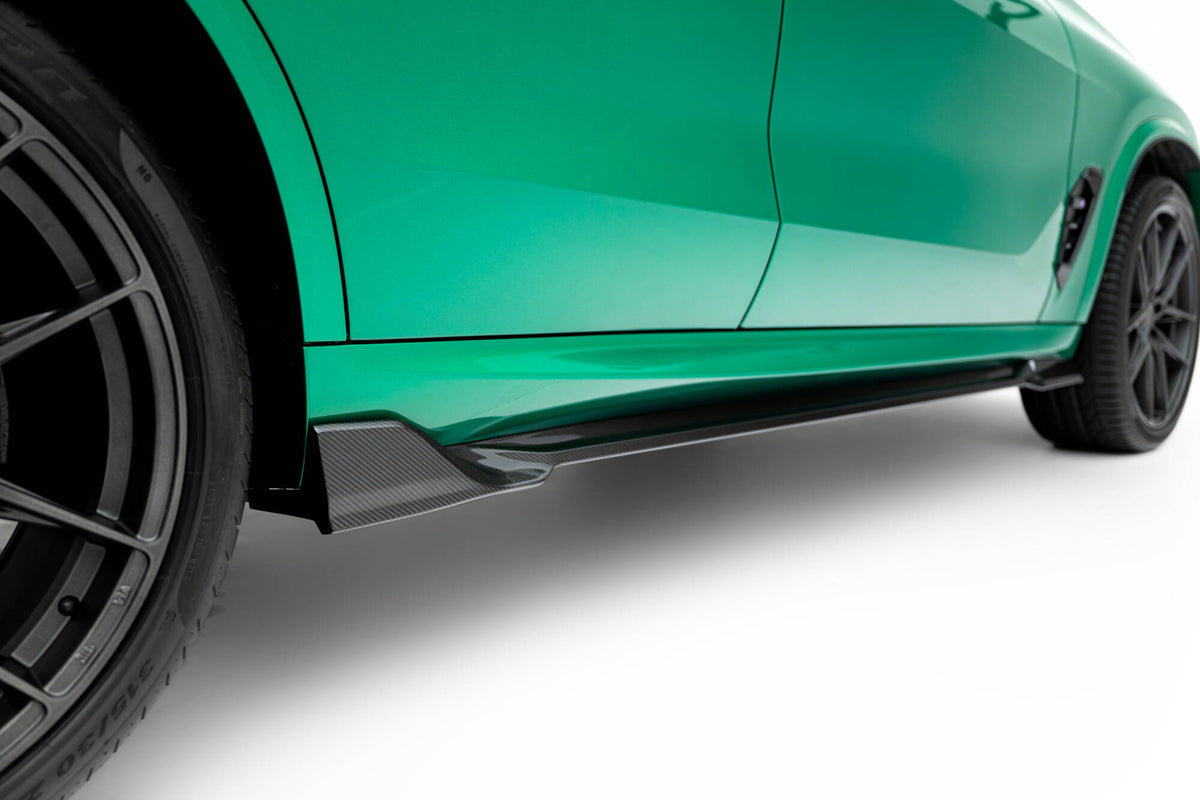 Nærbilde av Carbon Uniform Shape-finish på sideskjørt til BMW X5 M F95