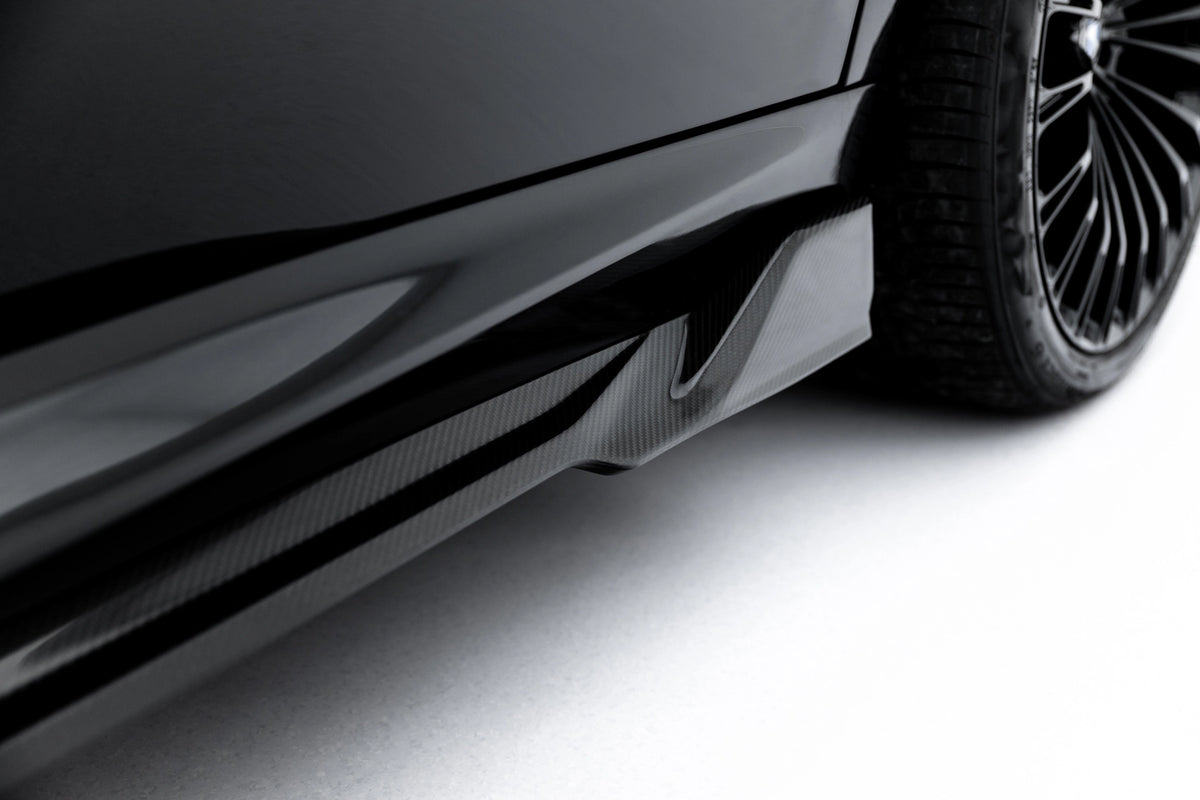 Prepreg karbon sideskjørt til BMW X5 G05 sett fra siden
