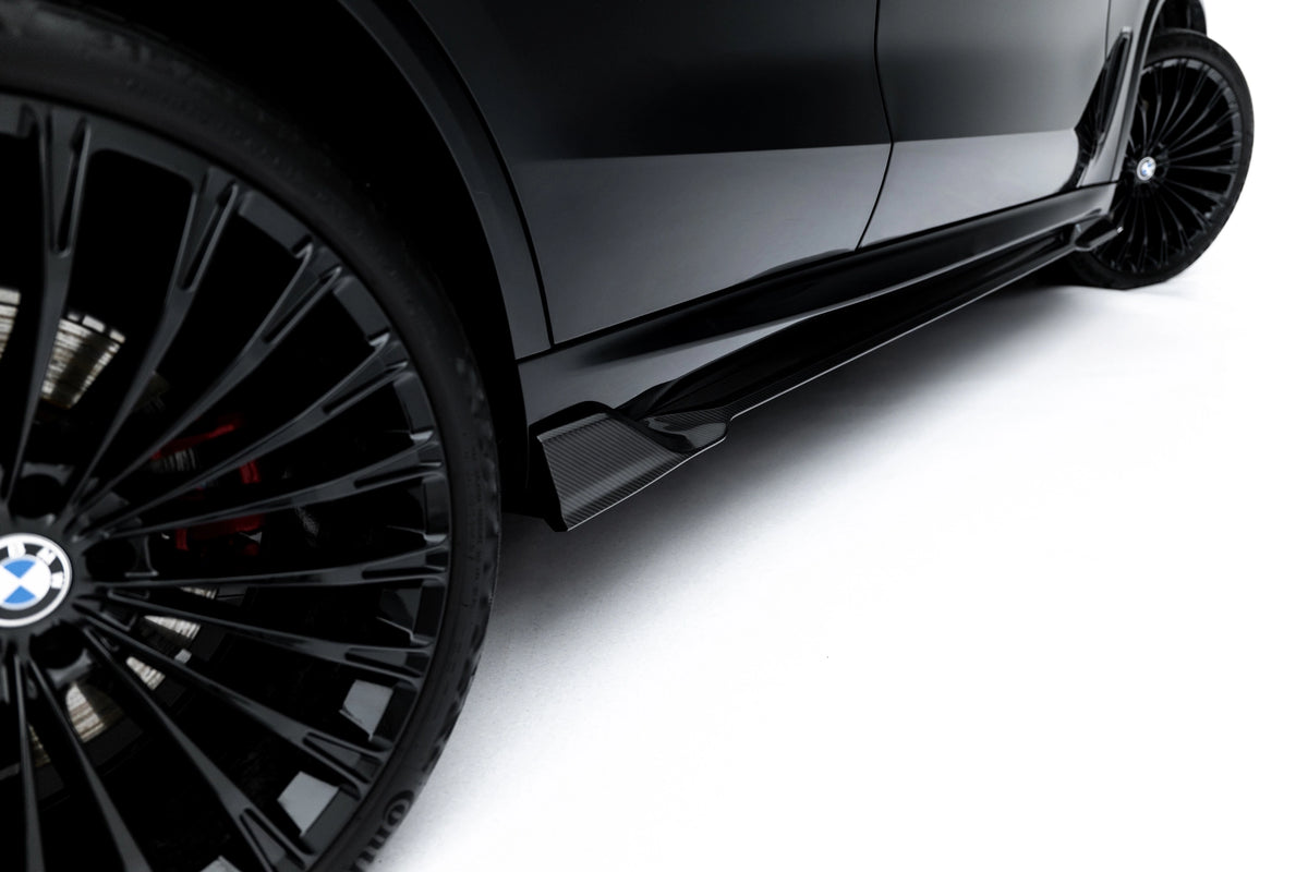 Sideskjørt til BMW X5 M-Pack G05 i karbonfiber sett bakfra