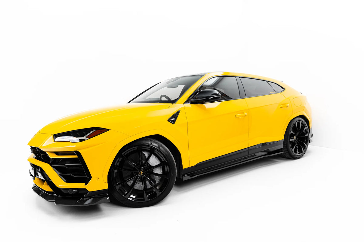 Nærbilde av ensartet karbonvev på sideskjørt til Lamborghini Urus Mk1