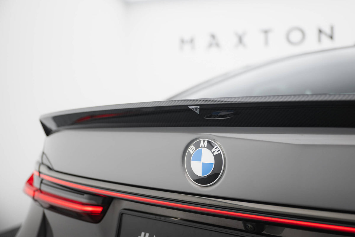 Bakre del av BMW 7-serie med Maxton hekkspoiler i karbon