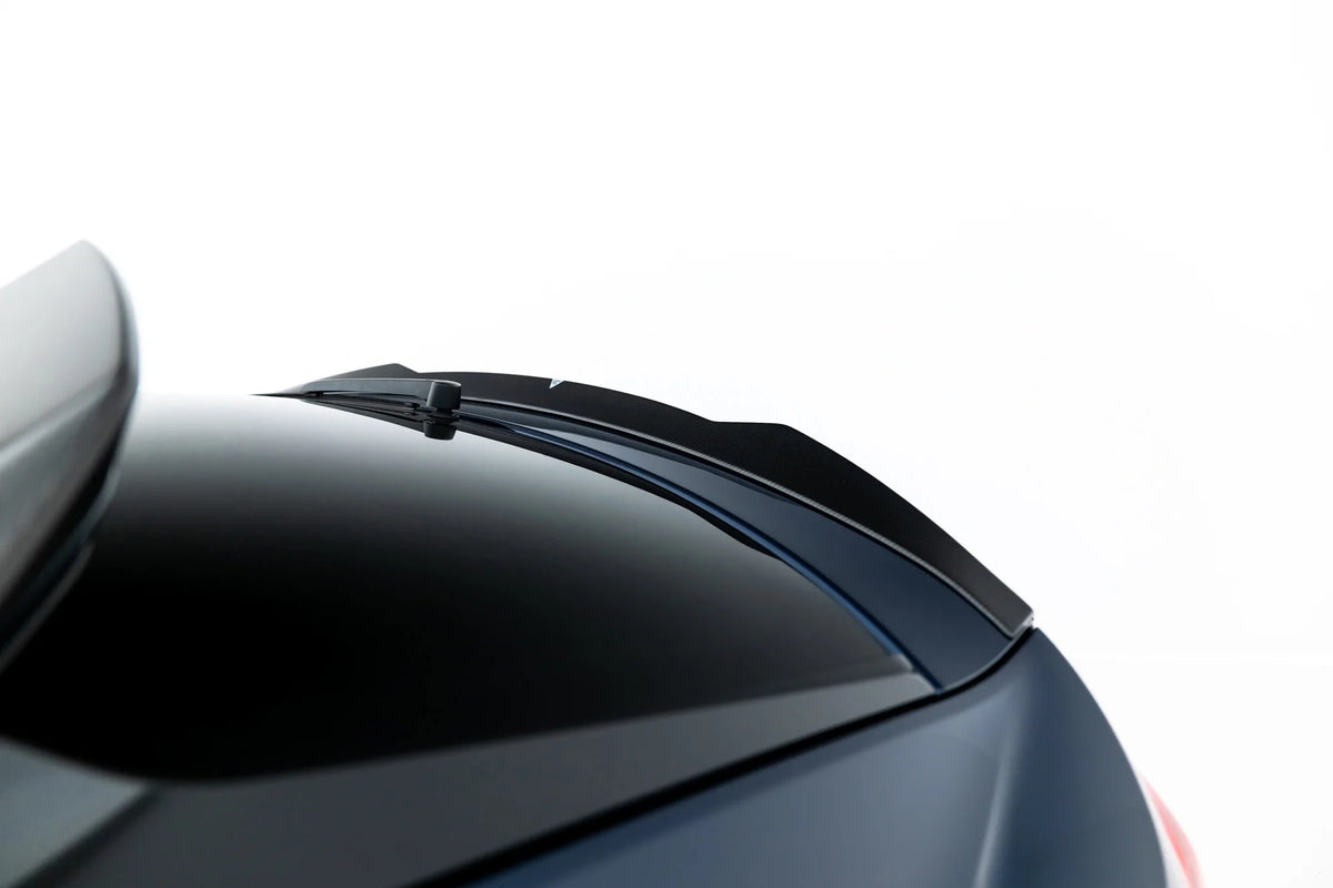 Detaljbilde av karbonvev på hekkspoiler til Audi RSQ8 Mk1 Facelift