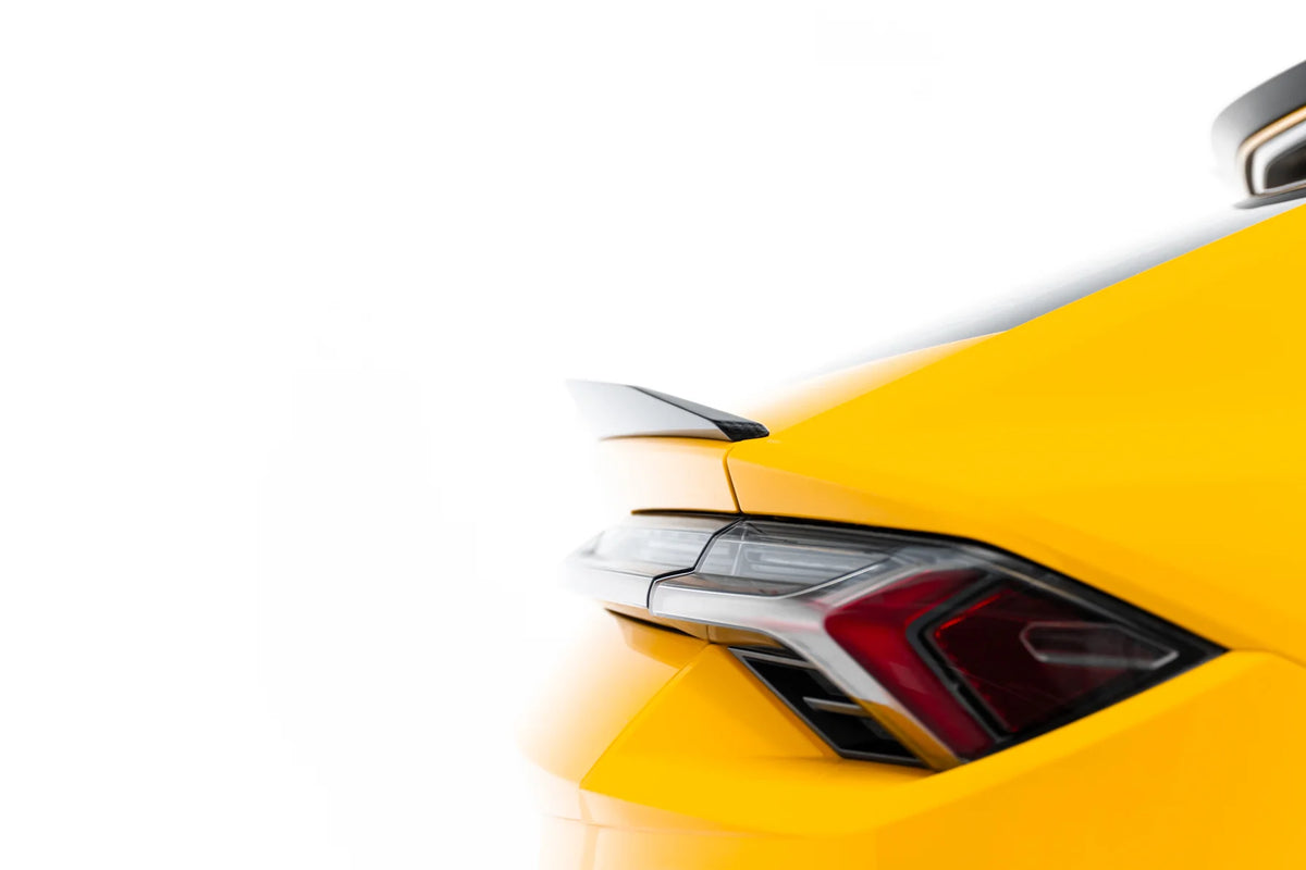 Detalj av 3M-tape montering på karbon hekkspoiler for Urus Mk1