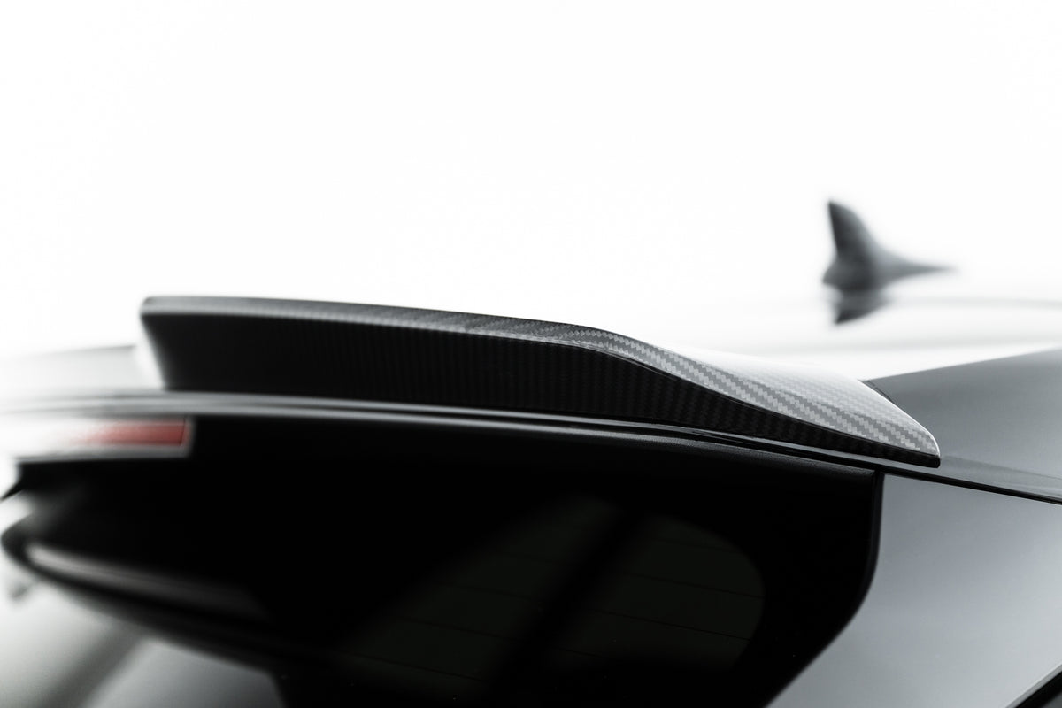 Nærbilde av Carbon Uniform Shape-vev på hekkspoiler til Audi SQ8