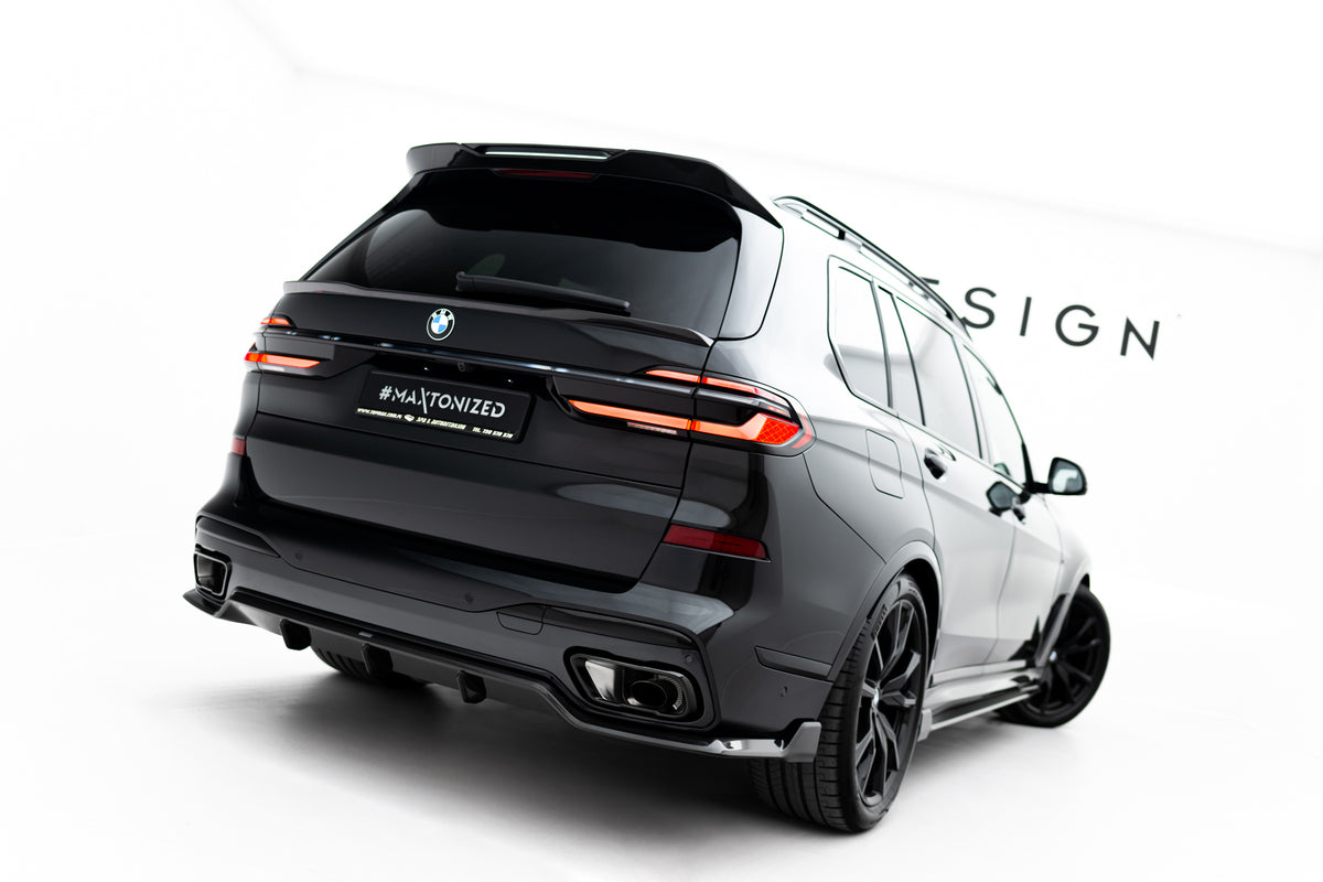 Hekkspoiler i karbonfiber til BMW X7 M-Pack G07 Facelift sett bakfra