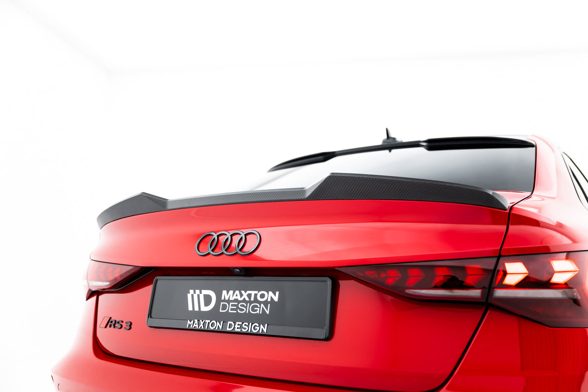 Hekkspoiler i prepreg karbonfiber til Audi RS3 8Y Facelift montert på bakluken