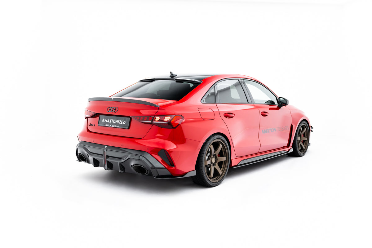 Karbon hekkspoiler montert på bagasjelokket til Audi RS3 8Y Facelift
