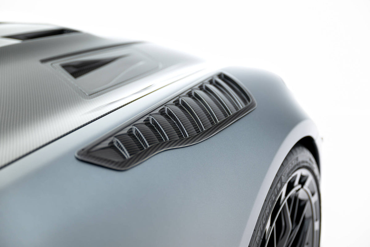 Karbon frontskjermventiler montert på fronten av Mercedes-AMG GT C C190 Facelift