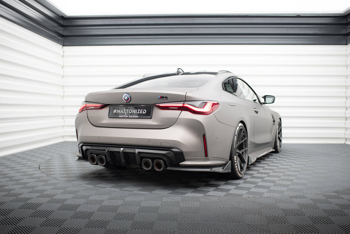 Nærbilde av karbonvev på sidesplitter bak til BMW M4 G82