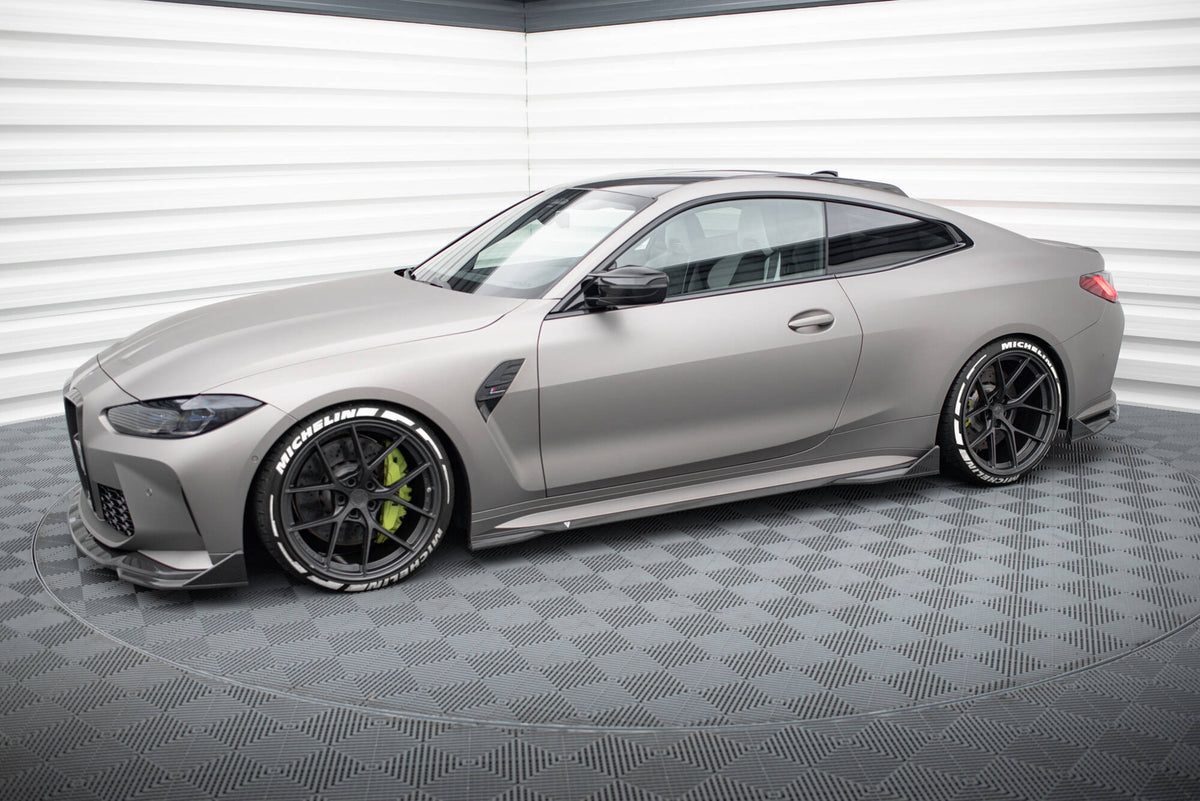 Sideflaps i prepreg karbonfiber til BMW M4 G82 montert på sidepartiet