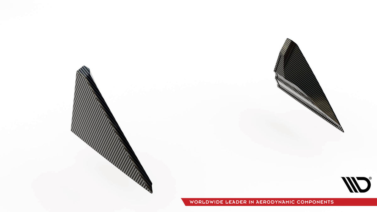 Karbon sideflaps til BMW M4 G82 sett nedenfra langs terskelen