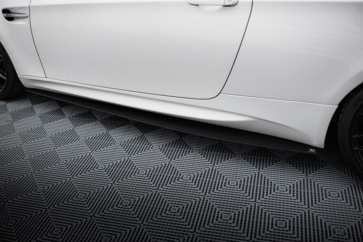 Nærbilde av Maxton sideskjørt diffuser til BMW M3 E92 Coupe