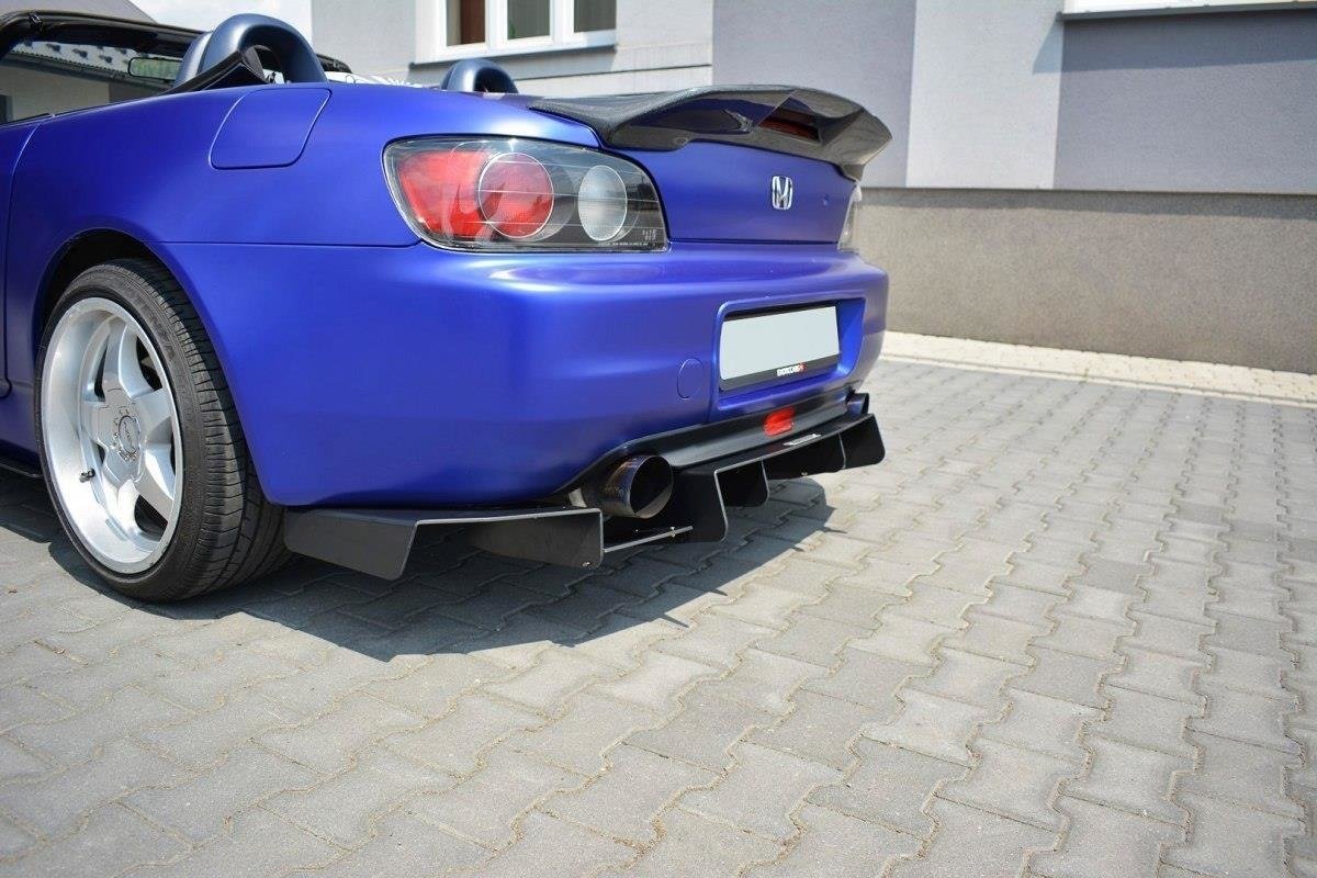 Nærbilde av bakdiffusor i ABS-plast til Honda S2000 med overflatedetaljer