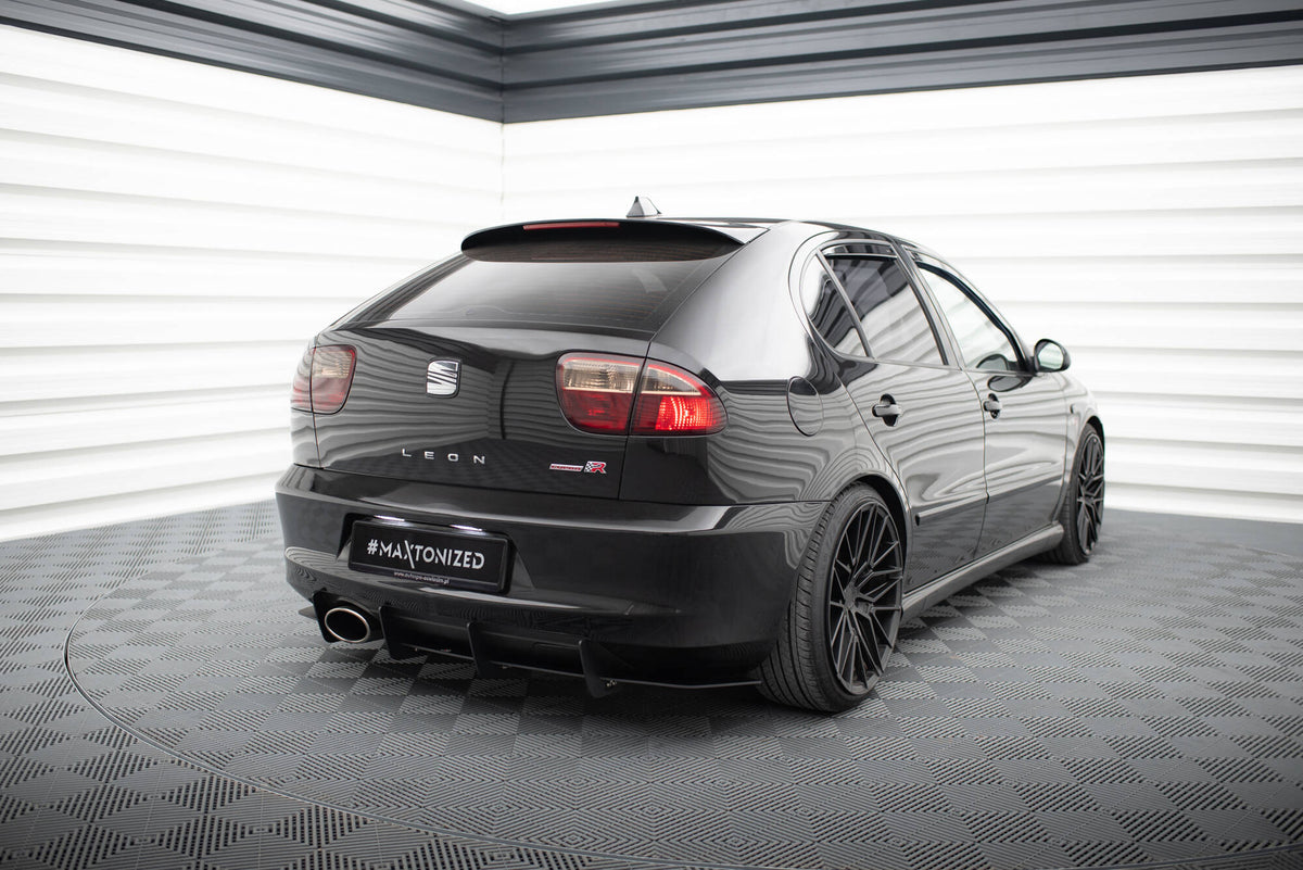 Maxton Design diffuser for Seat Leon Cupra i nærbilde