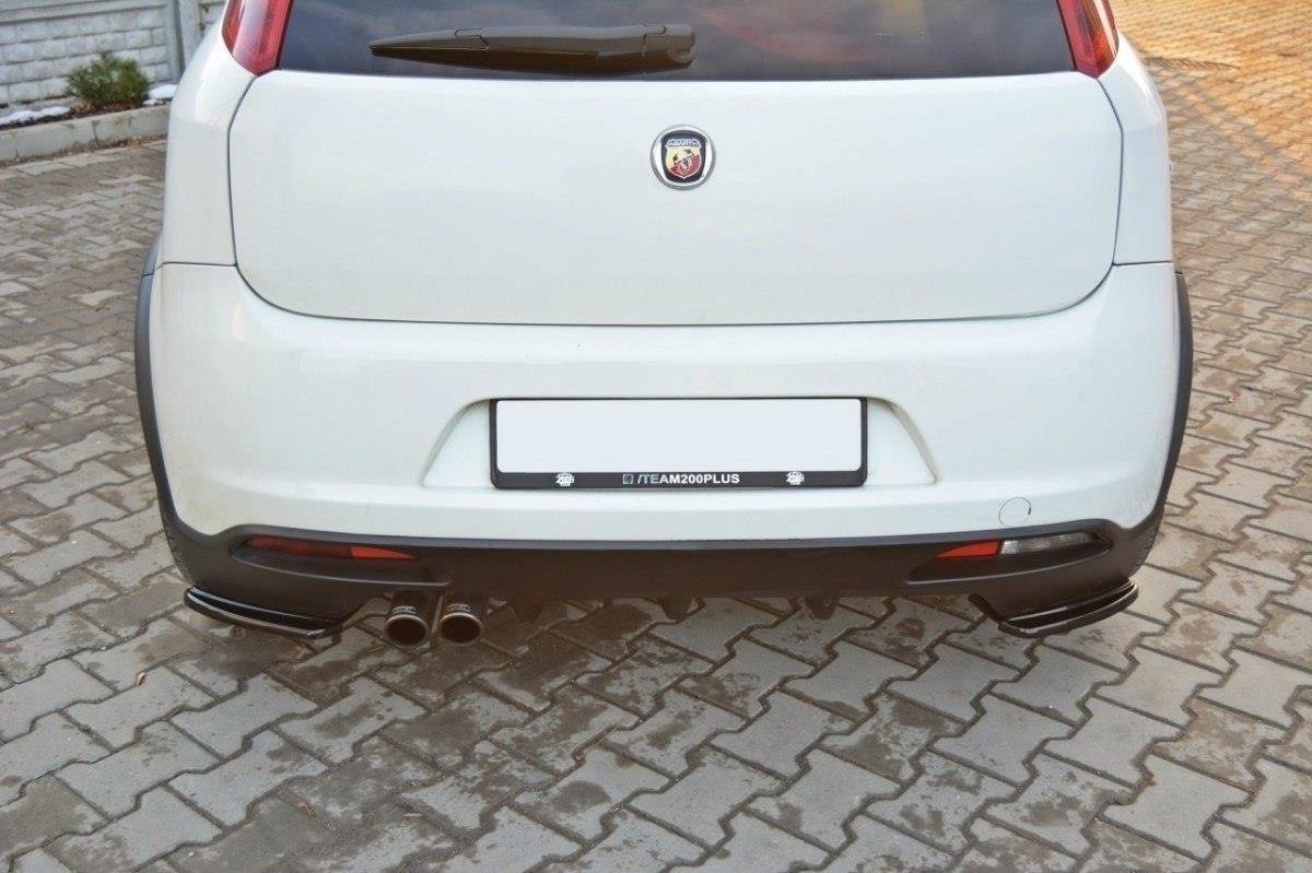 Nærbilde av sideflap bak montert på Fiat Grande Punto Abarth, venstre side