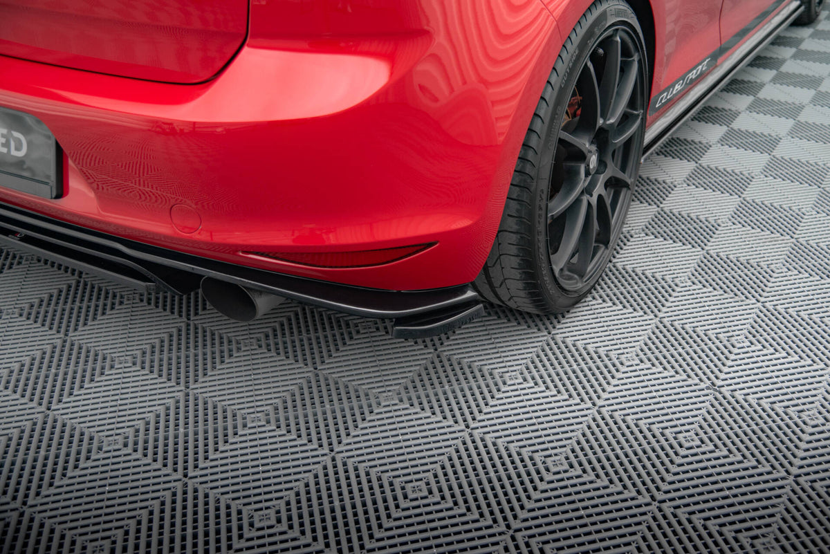 Sideflaps bak til VW Golf MK7 GTI Clubsport i sort ABS-plast, sett ovenfra