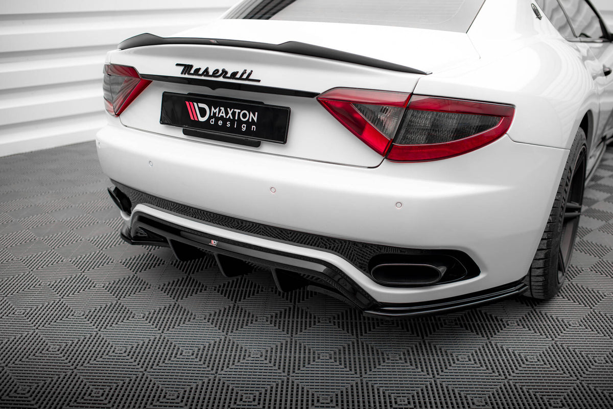 Diffuser til Maserati Granturismo MK1 sett bakfra i strukturert svart