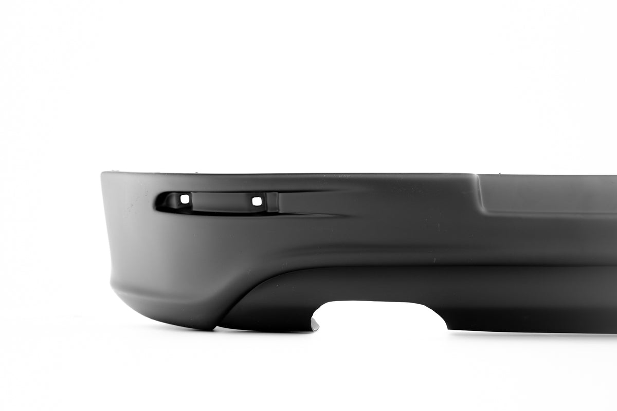 Støtfangerskjørt Valance Bak Vw Golf V R32 (With 2 Exhaust Holes) sett fra siden