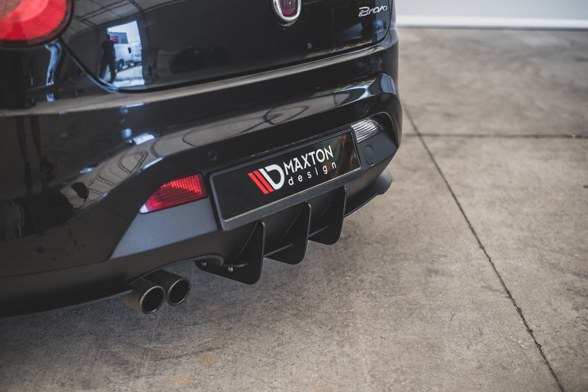 Bakdiffusor til Fiat Bravo Sport MK2 i strukturert svart sett bakfra