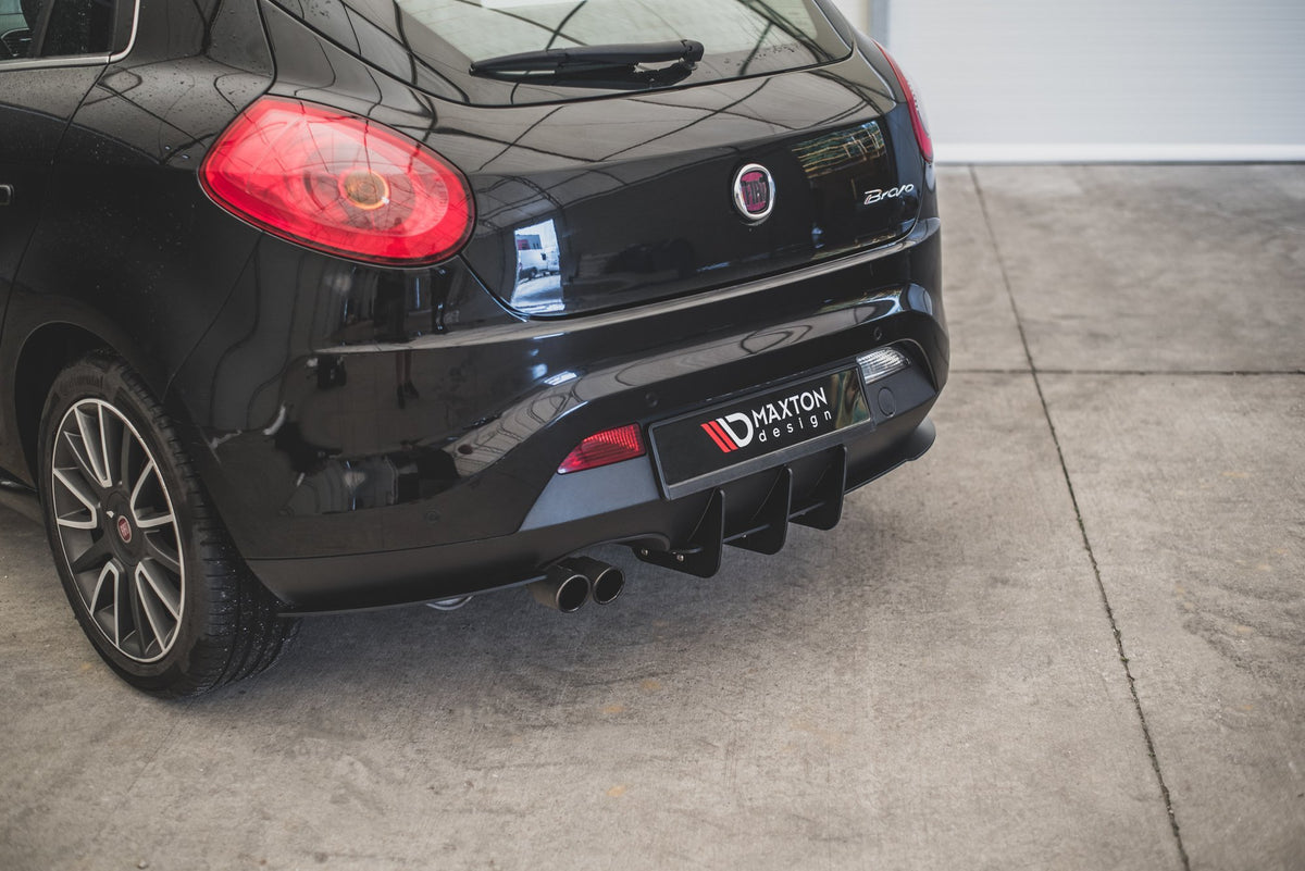 Nærbilde av bakdiffuser til Fiat Bravo Sport MK2 med overflatetekstur