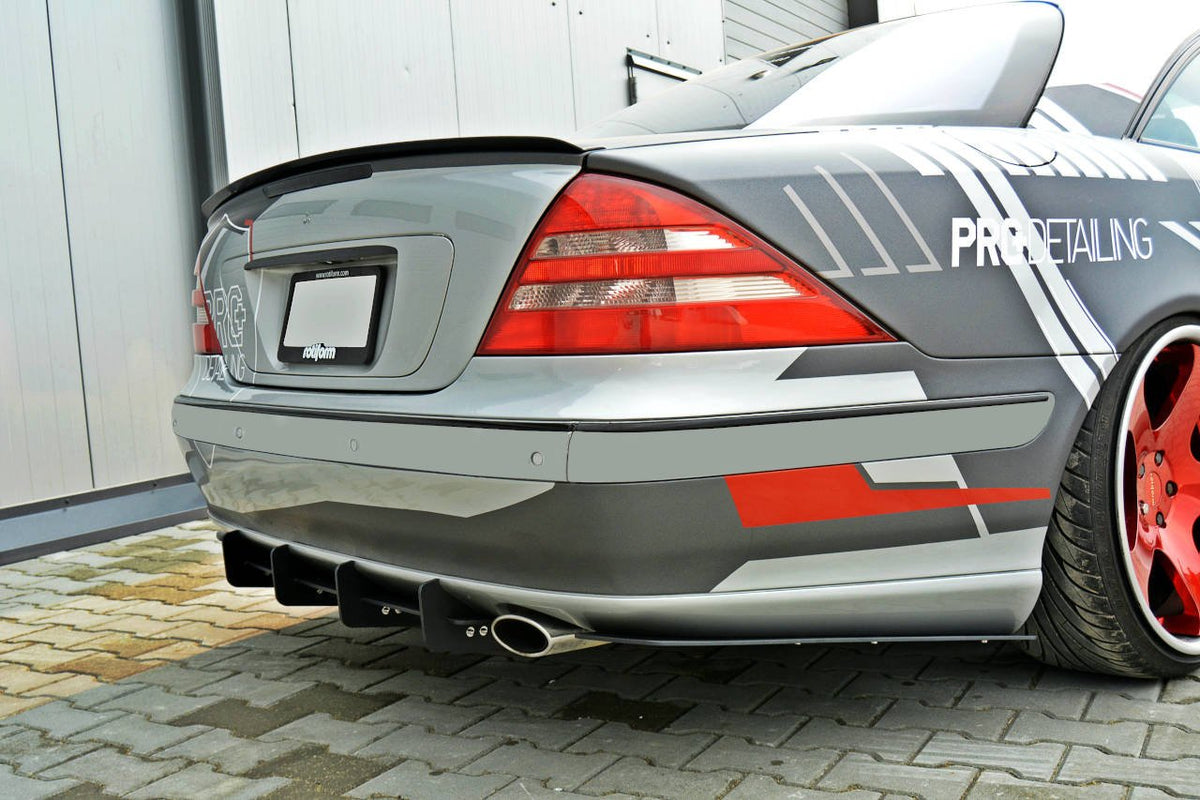 Nærbilde av bakdiffuser i ABS-plast for Mercedes CL C215