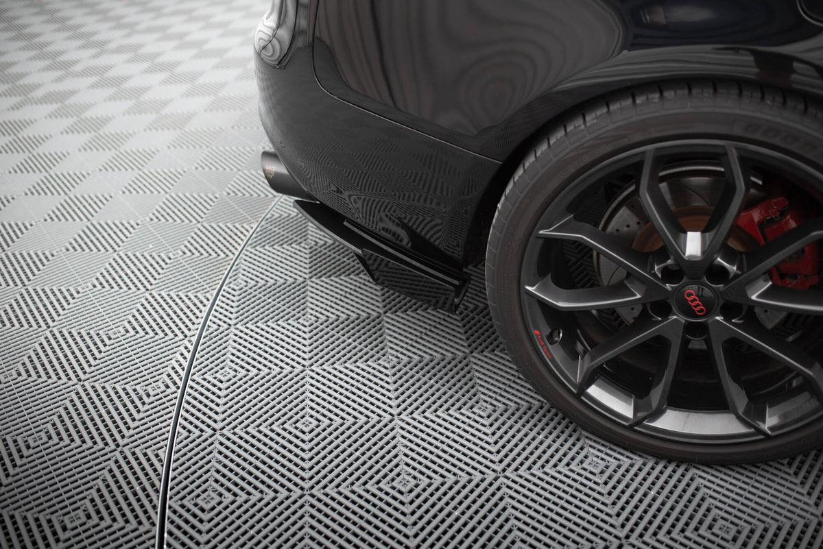 Sideflaps bak for Audi S5 8T i matt svart, sett fra skrå vinkel