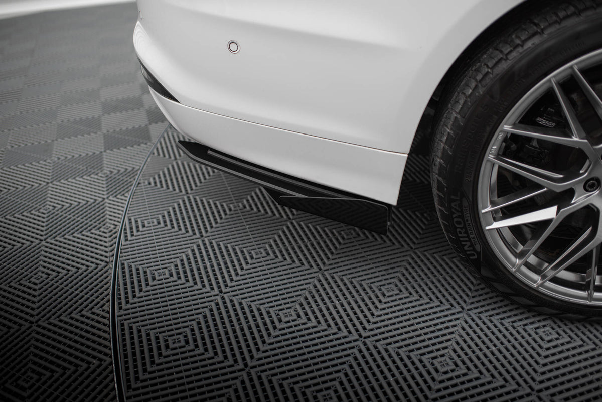 Sideflaps bak til Ford Mondeo Sport MK5 Facelift i matt svart sett ovenfra