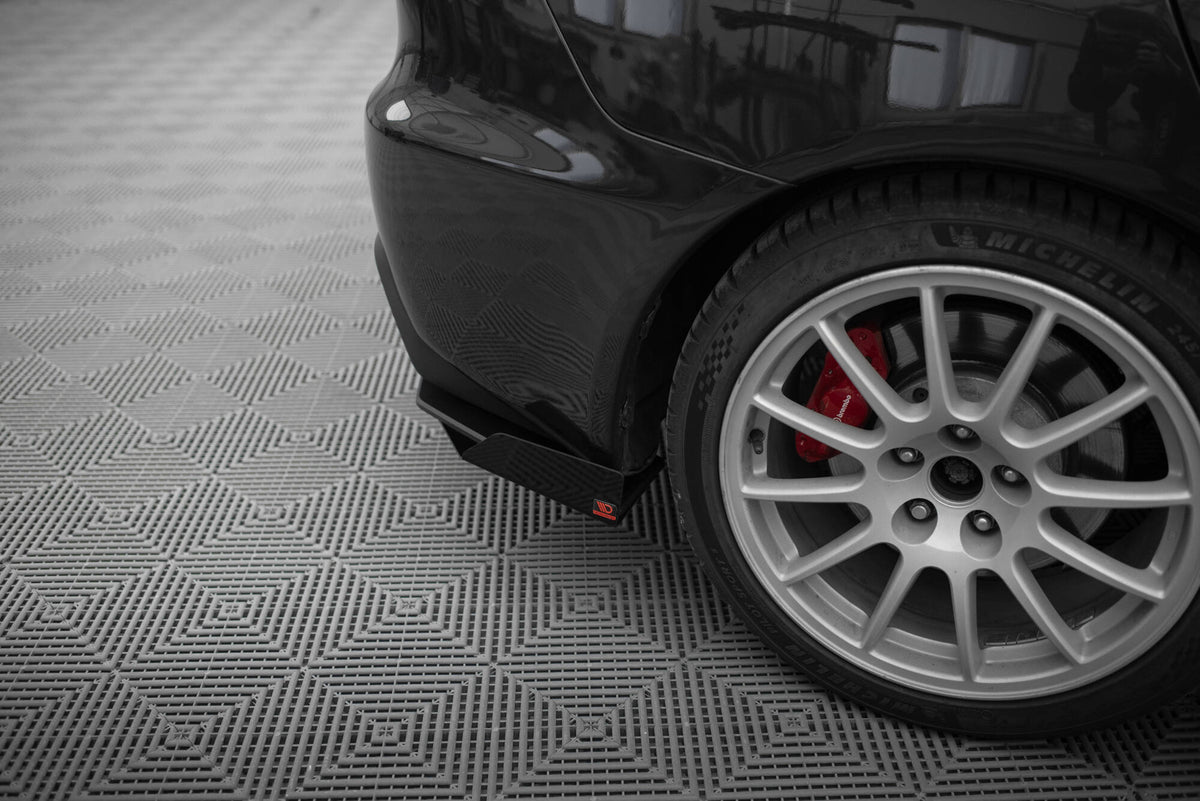 Bakre sideflap montert på Lancer Evo X diffuser, skrå vinkel