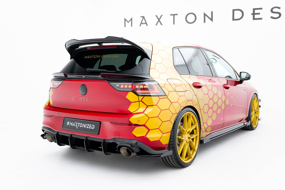 Nærbilde av Maxton sidesplittere bak montert på Golf GTI Clubsport Mk8 Facelift