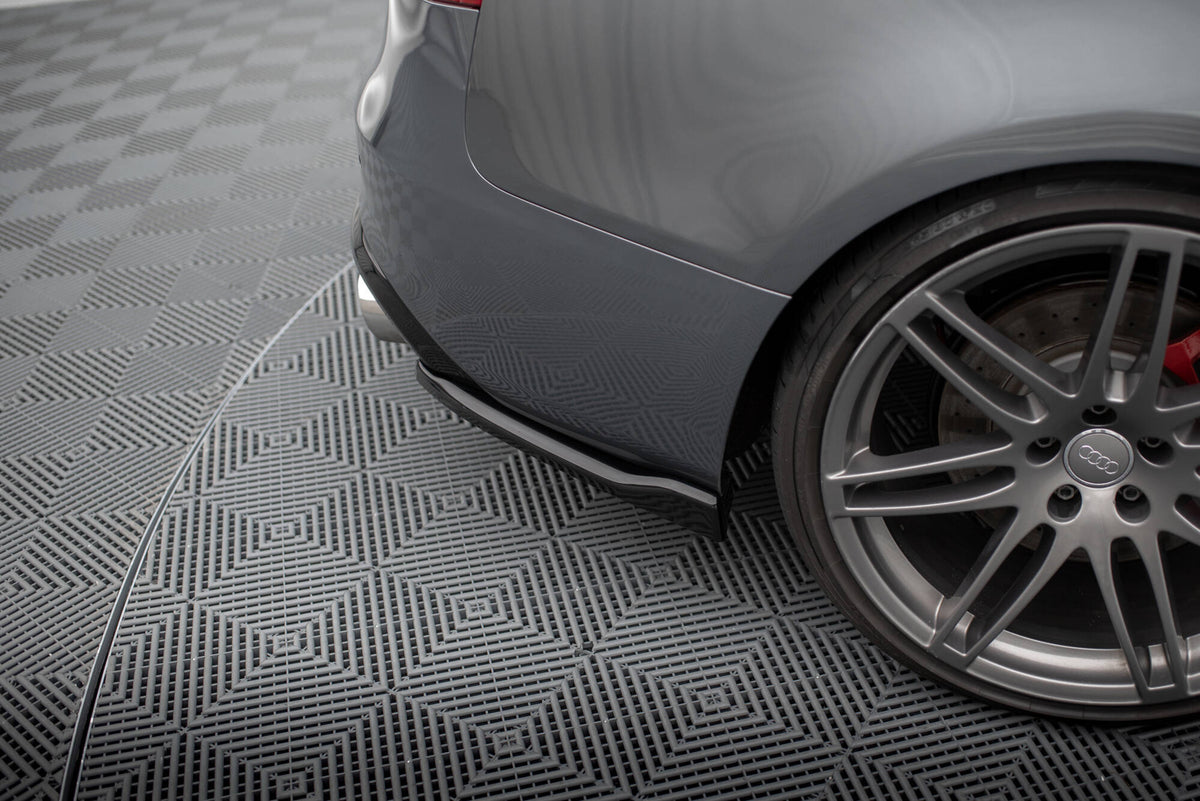 Nærbilde av bakre sidesplitter i ABS-plast for Audi S5 8T Facelift