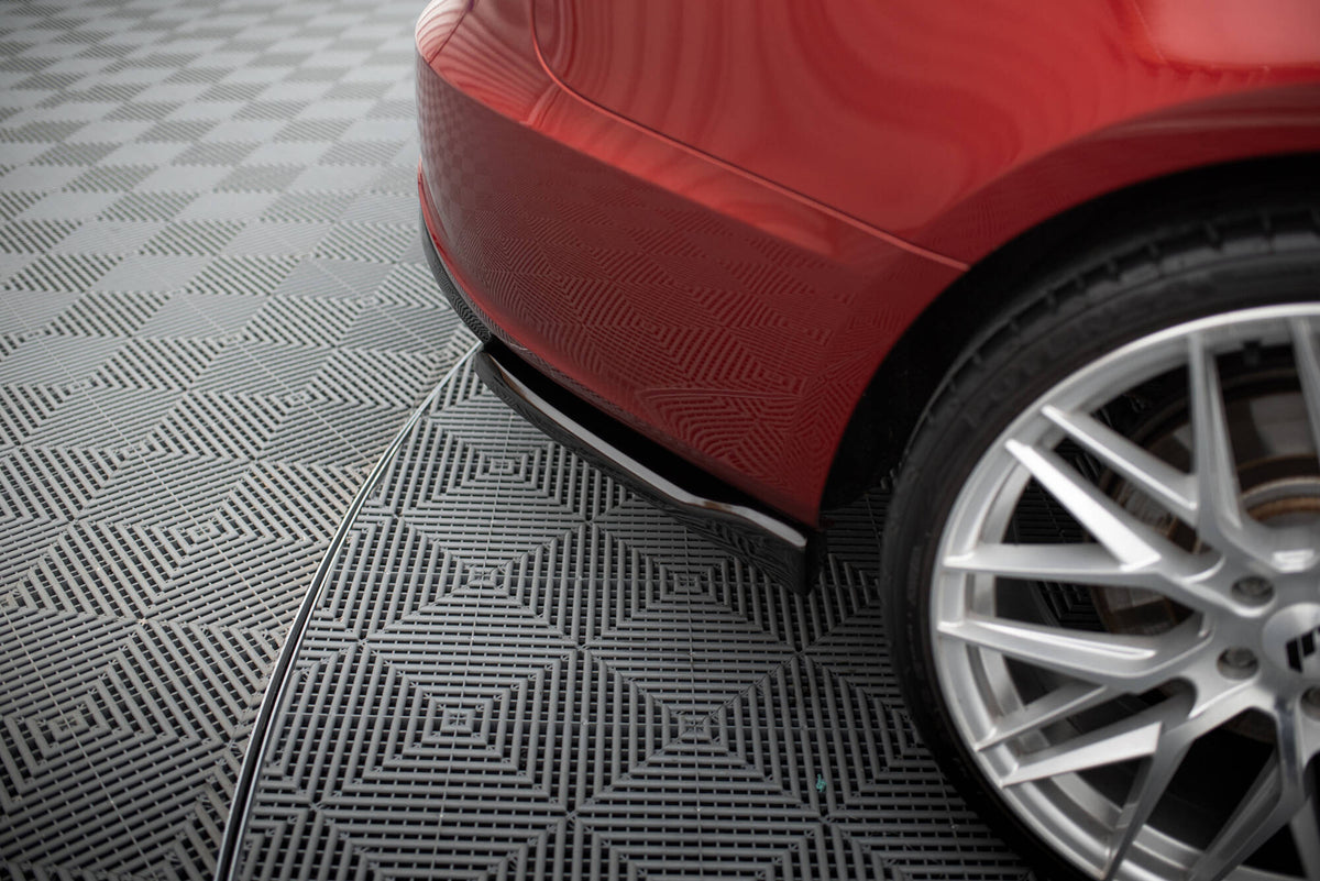 Nærbilde av bakre sideflap i ABS-plast for Audi S5 Sportback 8T