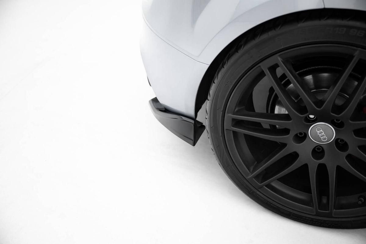 Sideflap bak montert på Audi TT 8J Facelift i sølv, skrå vinkel bakfra