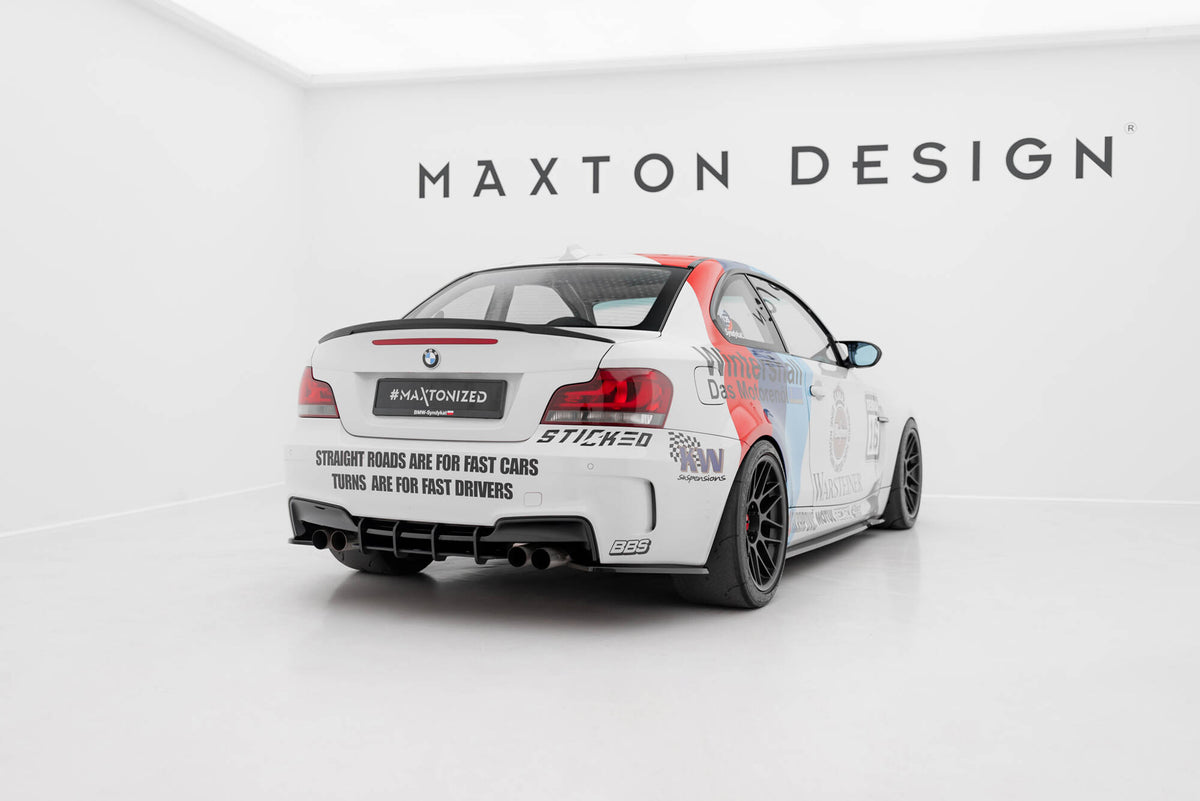Nærbilde av sort ABS sideflap bak for BMW 1 M Coupe E82