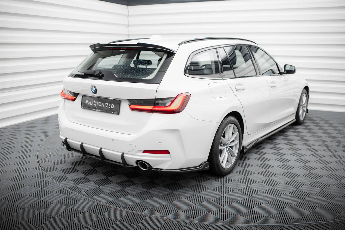 Maxton Design sideflaps montert på BMW 3-Serie G20 Sedan, skrå vinkel bakfra